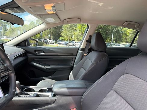 Used 2024 Nissan Altima 2.5 SV FWD image 18
