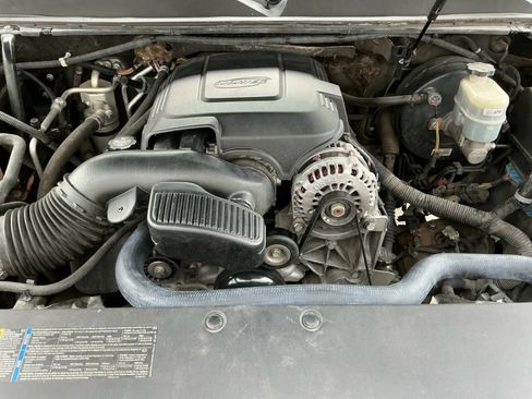 Used 2010 Cadillac Escalade Premium image 23