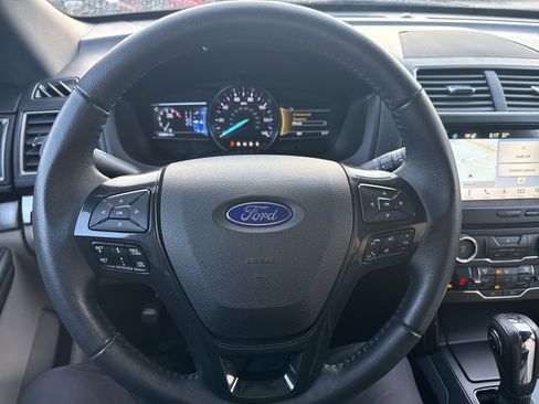 Used 2018 Ford Explorer XLT w/ Equipment Group 202A image 22