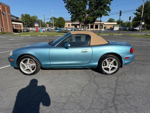 Used 2001 MAZDA MX-5 Miata RWD image 1