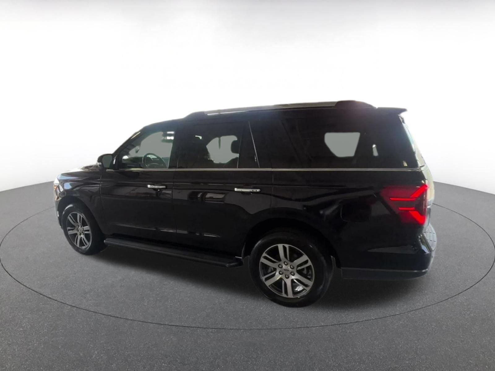 Used 2024 Ford Expedition Limited RWD image 9