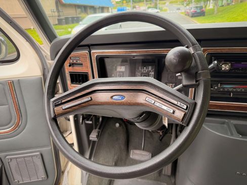 Used 1990 Ford E-150 and Econoline 150 RWD image 26