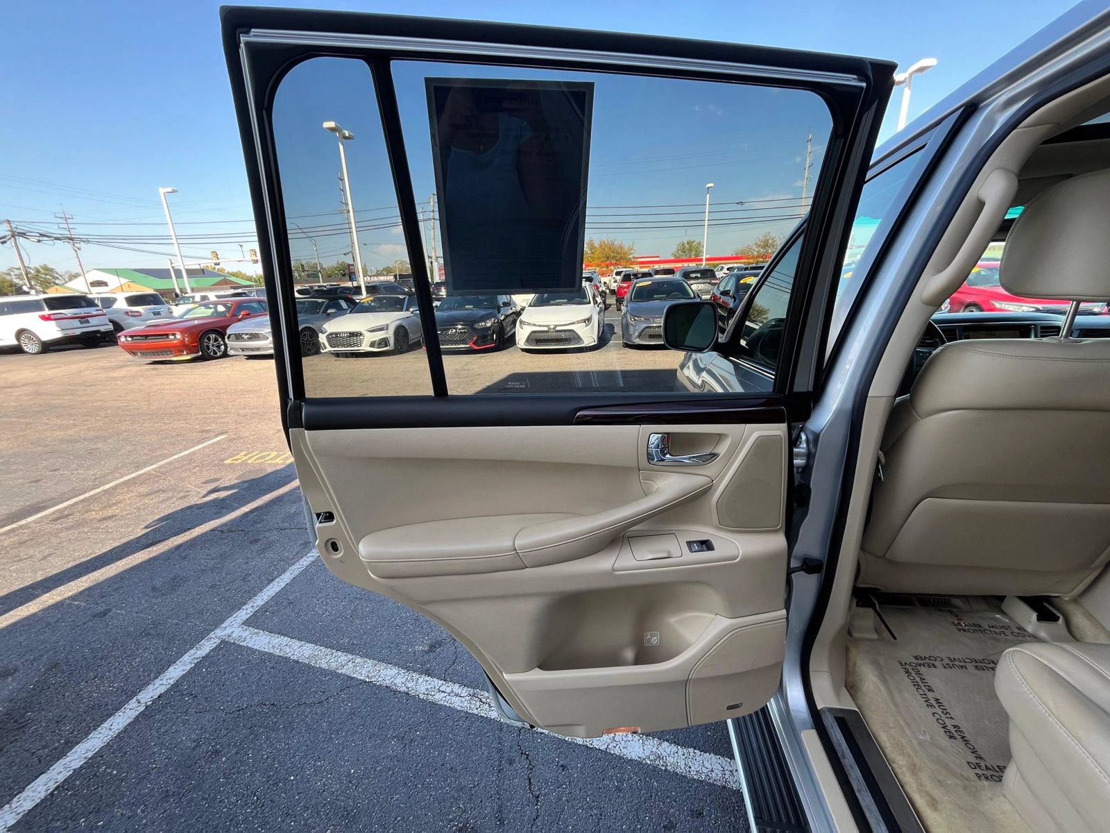 Used 2011 Lexus LX 570 4WD w/ Luxury Pkg image 46