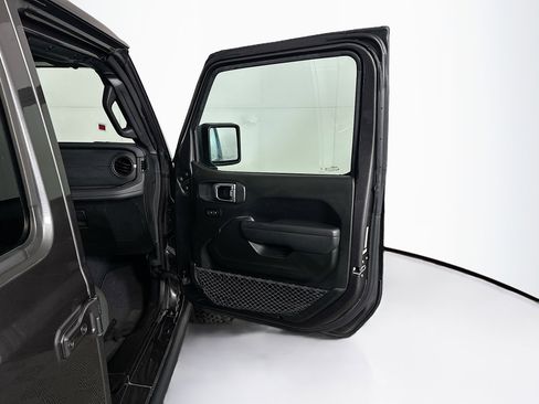 Used 2025 Jeep Wrangler Unlimited Rubicon 4xe w/ Convenience Group image 31