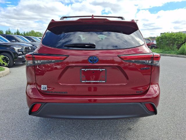 Certified 2022 Toyota Highlander XLE AWD/4WD image 5
