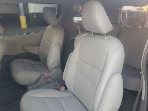 Used 2019 Toyota Sienna XLE image 15