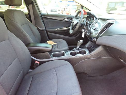 Used 2017 Chevrolet Cruze LT image 63