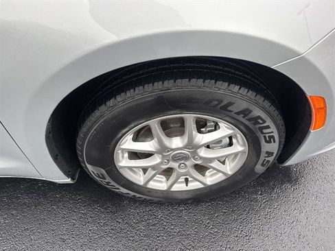 Used 2024 Chrysler Pacifica Touring-L image 9