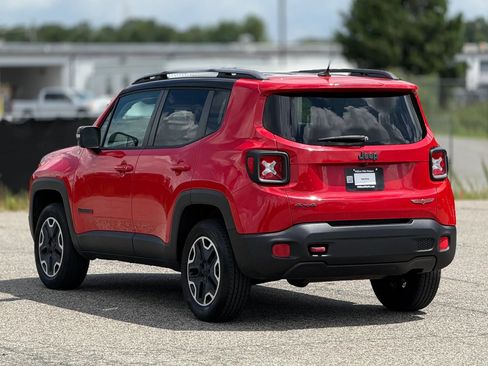 Used 2015 Jeep Renegade Trailhawk w/ Popular Equipment Group AWD/4WD image 10
