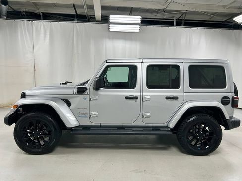 Used 2022 Jeep Wrangler Unlimited Sahara AWD/4WD image 8