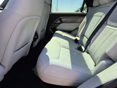 Used 2025 Land Rover Range Rover Sport SE image 18
