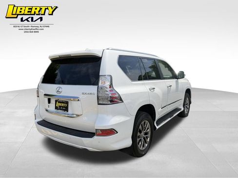 Used 2019 Lexus GX 460 Luxury AWD/4WD image 7
