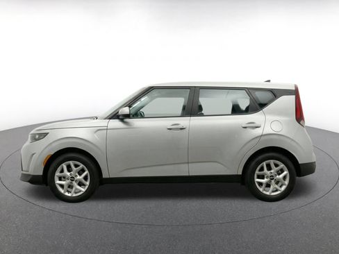 Used 2025 Kia Soul LX w/ LX Technology Package FWD image 4