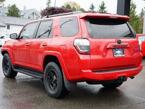 Used 2016 Toyota 4Runner SR5 image 3
