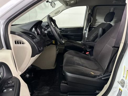 Used 2014 RAM C/V Tradesman image 11