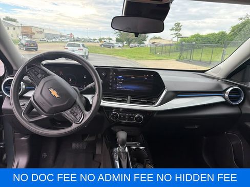 Used 2025 Chevrolet Trax LT FWD image 14
