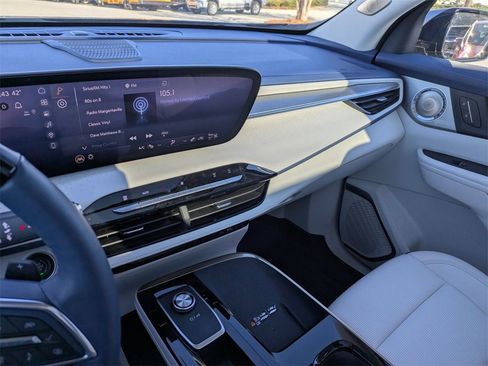 Certified 2025 Buick Enclave Avenir w/ Super Cruise Package image 21