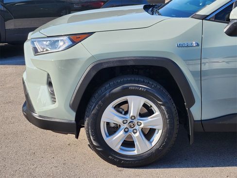 Used 2020 Toyota RAV4 XLE image 5