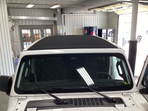 Used 2025 Jeep Wrangler Unlimited Sahara w/ Safety Group AWD/4WD image 9