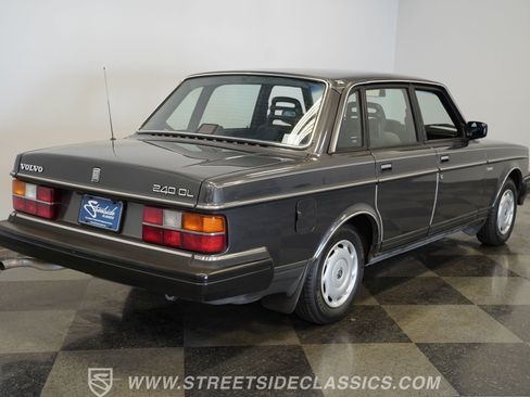 Used 1988 Volvo 240 Sedan RWD image 12