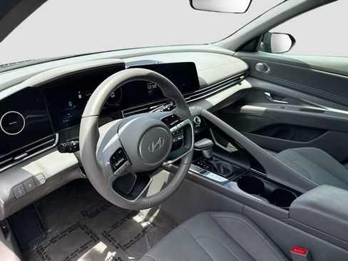Certified 2025 Hyundai Elantra SEL FWD image 9