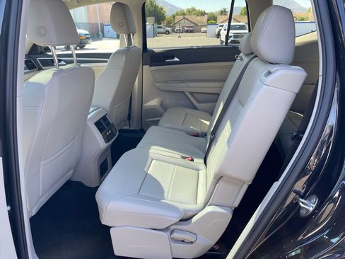 Used 2022 Volkswagen Atlas SEL R-Line image 18