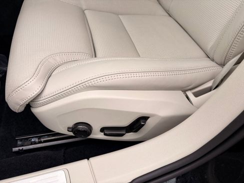 Certified 2025 Volvo V60 B5 Cross Country Ultra w/ Protection Package Premier image 13