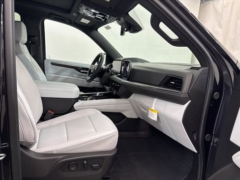 New 2026 Chevrolet Suburban Premier AWD/4WD image 19
