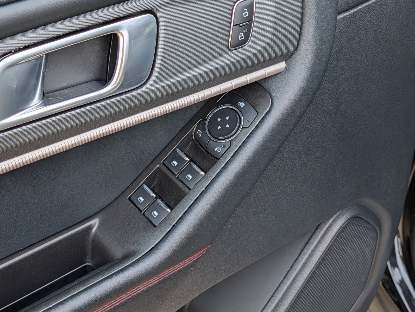Used 2025 Ford Explorer ST-Line AWD/4WD image 14