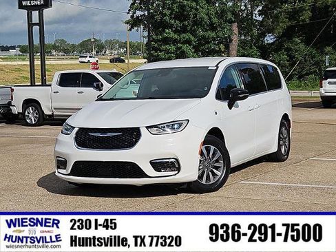 Used 2024 Chrysler Pacifica Limited FWD image 31