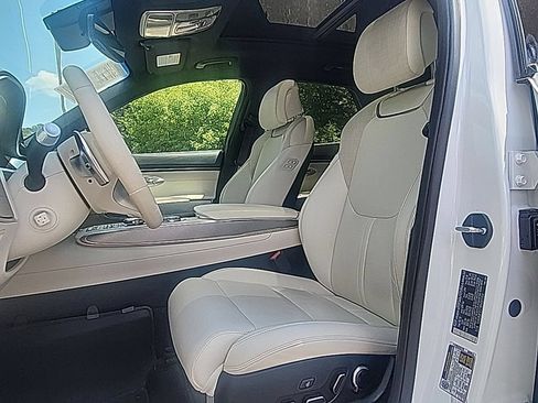 Used 2024 Genesis Electrified GV70 AWD/4WD image 7