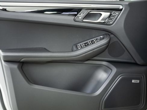 New 2026 Porsche Macan AWD/4WD image 6