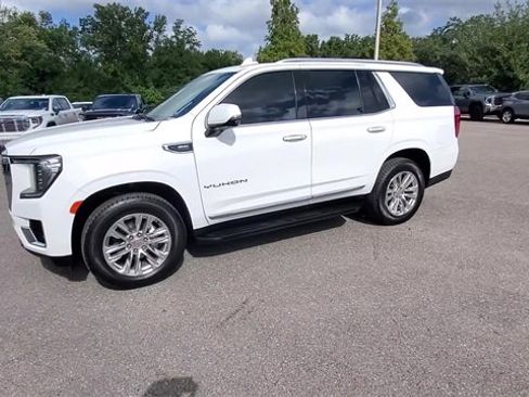 Used 2022 GMC Yukon SLT w/ SLT Premium Package image 4