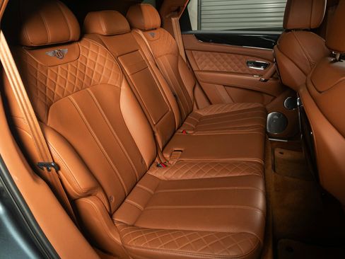 Used 2019 Bentley Bentayga V8 AWD image 19