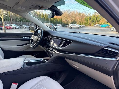 Used 2022 Buick Enclave Avenir image 49