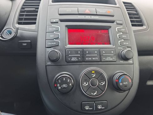 Used 2013 Kia Soul FWD image 22