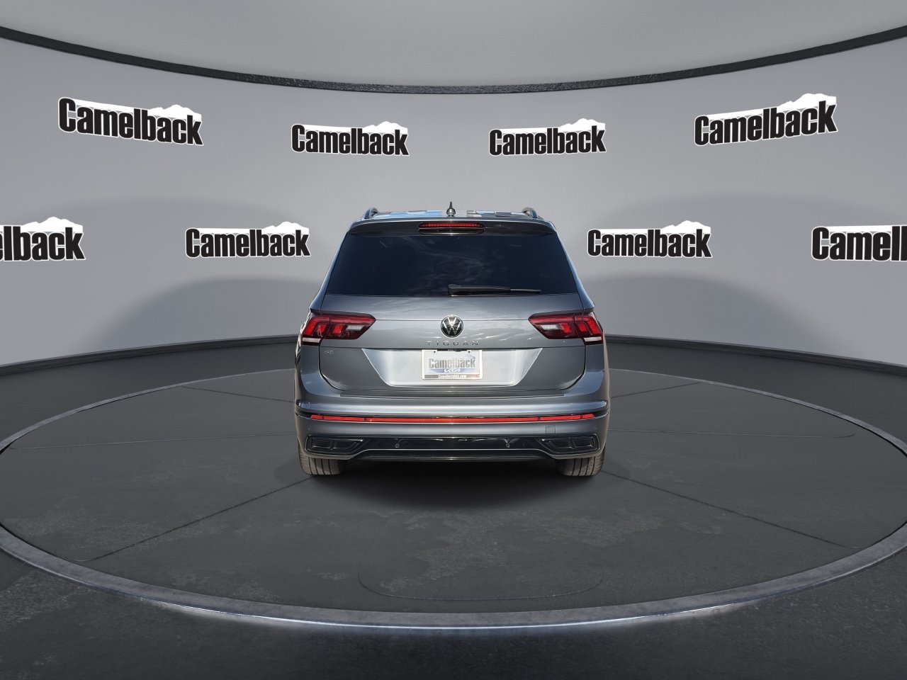 Used 2024 Volkswagen Tiguan SE R-Line FWD image 6