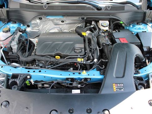 Certified 2025 Chevrolet Trax LS FWD image 39