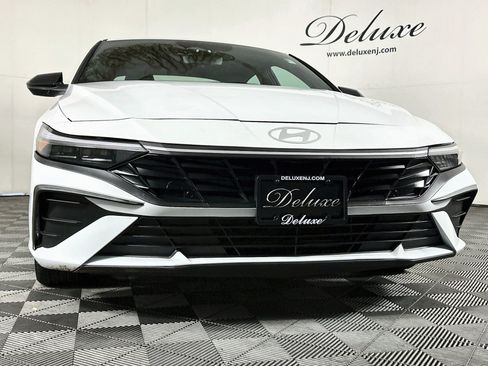 Used 2025 Hyundai Elantra Sport FWD image 30