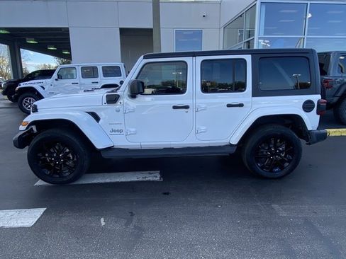 Used 2023 Jeep Wrangler Unlimited Sahara image 5