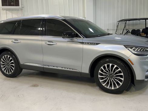 Used 2023 Lincoln Aviator Reserve image 3
