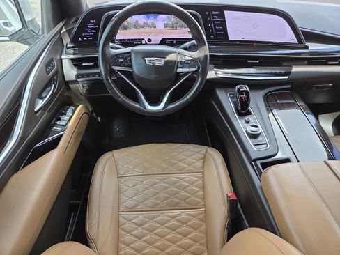 Used 2022 Cadillac Escalade Premium Luxury AWD/4WD image 13