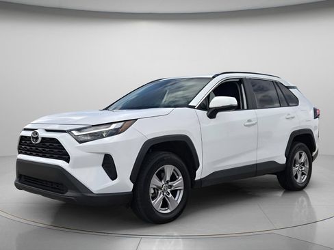 Used 2025 Toyota RAV4 XLE AWD/4WD image 9