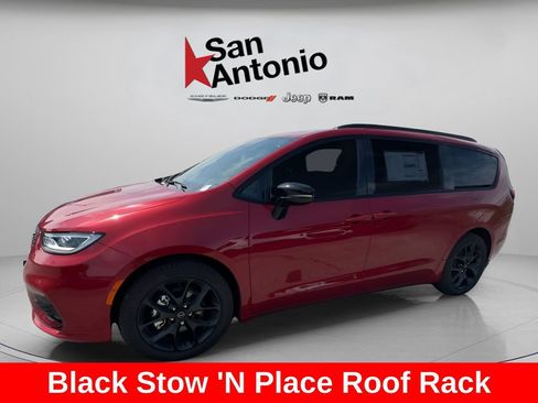 New 2026 Chrysler Pacifica Select w/ S Appearance Package FWD image 11