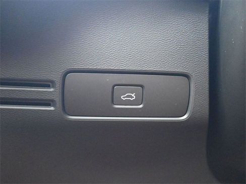 Used 2023 Volvo XC40 B5 Plus w/ Driver Assist Package image 28