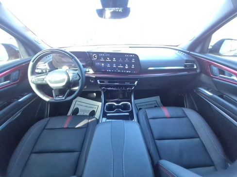 Used 2024 Chevrolet Traverse RS AWD/4WD image 24
