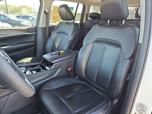 Used 2022 Jeep Grand Cherokee Limited 4xe image 19