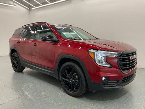 Used 2024 GMC Terrain SLT w/ Elevation Edition AWD/4WD image 8