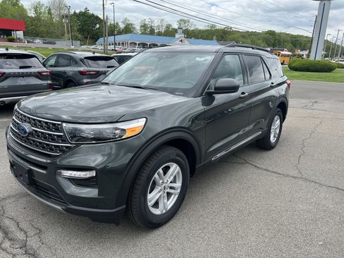 Used 2024 Ford Explorer XLT w/ Equipment Group 202A image 7