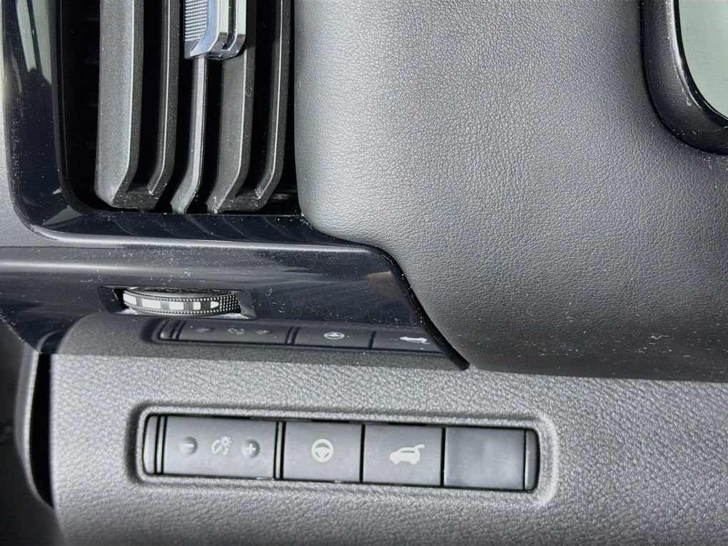 Used 2025 Nissan Pathfinder SV FWD image 15